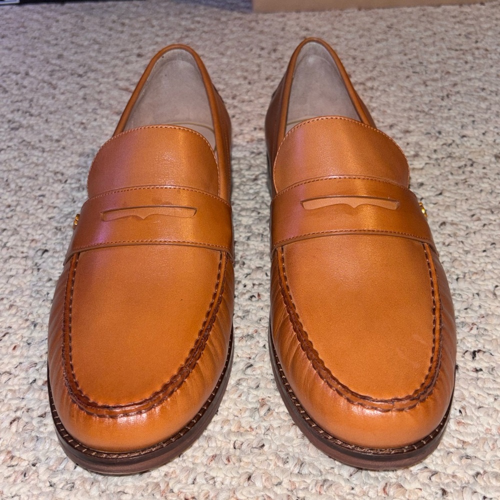 Women’s Tan Leather Loafers Size 11 - Picture 2 of 8